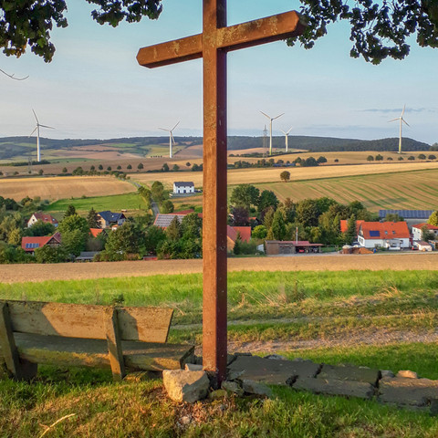 Holtershausen mit Holzkreuz auf der Mönchelieth 