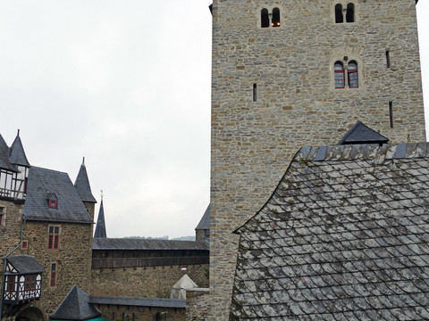 Bergfried Schloss Burg