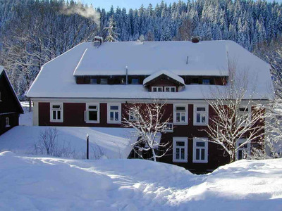 Kraftzwerg e. V. in Clausthal - das Gruppenhaus - Außenansicht im Winter