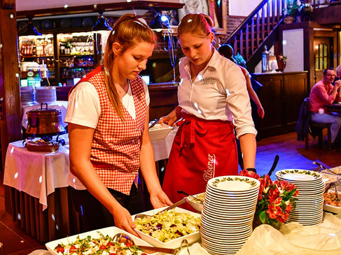 Genieße ein köstliches Buffet im Hotel Bredeck-BakkerGeniet van een heerlijk buffet bij Hotel Bredeck-Bakker