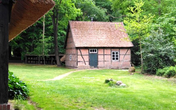 Das große Bachkaus mit dem Lehmbackofen beim Selsinger Heimathaus