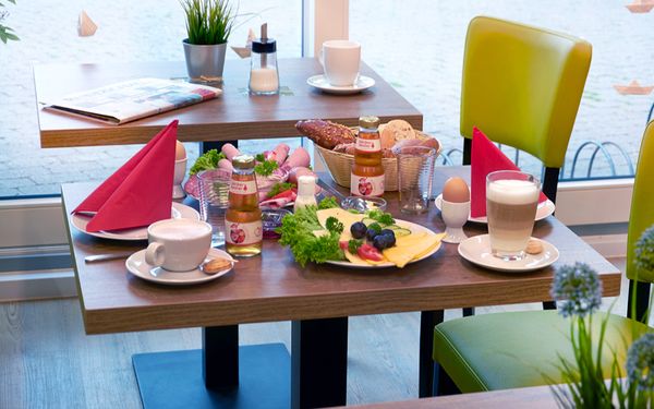 Frühstück im Dorfladen Bötersen mit Café