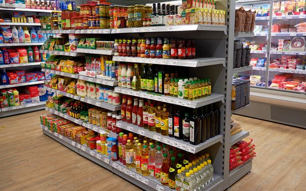 Produkte des täglichen Bedarfs im Dorfladen Bötersen