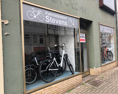 Fahrradstation stevens-schaufenster.jpg