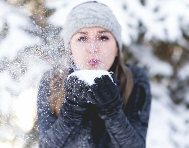 Frau-mit-Schnee.jpg