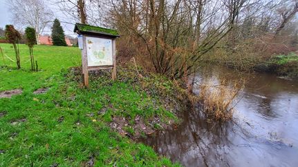 Kanu: Einstiegsstelle Heeslingen mit Infotafel