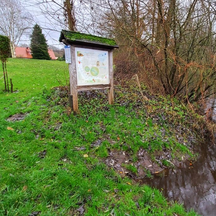 Kanu: Einstiegsstelle Heeslingen mit Infotafel