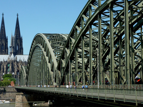 Hohenzollernbrücke mit Dom