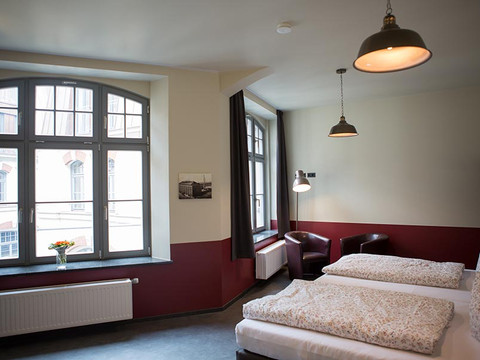 Blick in das helle Schlafzimmer im Aparion Apartments Leipzig City, Familie, Unterkunft, Kurzurlaub, Freizeit