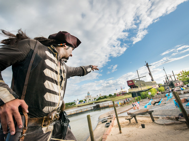 Ein Pirat im Freizeipark Belantis das Abenteuerreich, Freizeiteinrichtung, Familie, Erlebnis
