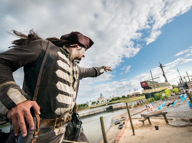 Ein Pirat im Freizeipark Belantis das Abenteuerreich, Freizeiteinrichtung, Familie, Erlebnis