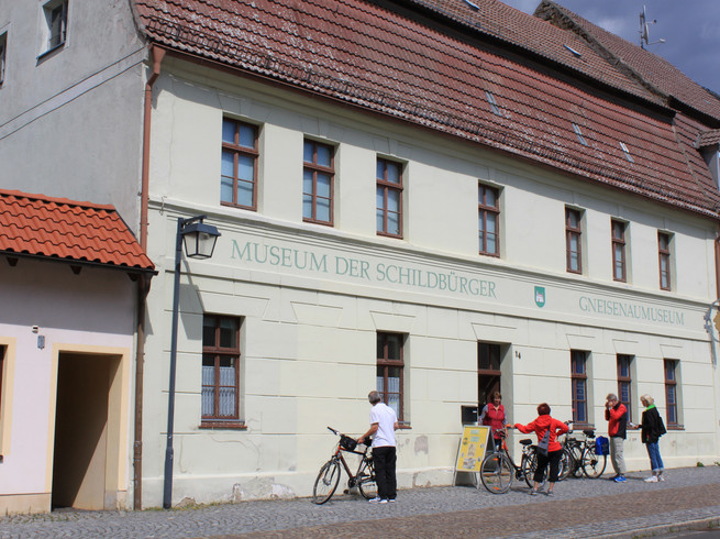 Der historische Gasthof "Weintraube" beherbergt heute das Museum der Schildbürger und das Gneisenaumuseum, Kultur, Geschichte