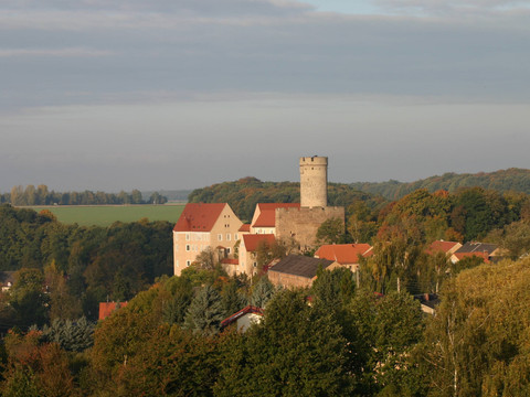 Burg Gnandstein eingebettet in Waldlandschaft, Kultur, Ausflugsziele