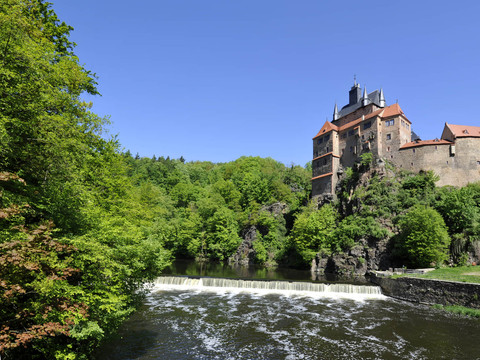 Blick auf Burg Kriebstein vom gegenüberliegenden Ufer der Zschopau, Natur, Kultur, Ausflug, Sehenswürdigkeit
