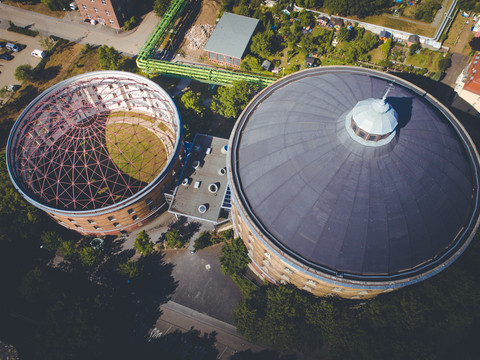 Blick von oben auf die Open Air Rotunde der Arena am Panometer und dem Panometer selbst, Industriekultur, Veranstaltungen, Sehenswürdigkeiten