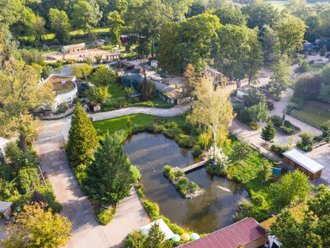 Die Luftaufnahme aus dem Tiergarten Delitzsch zeigt das vier Hektar großen Areal in der Loberaue mit seinen Gehegen, Leipzig Region