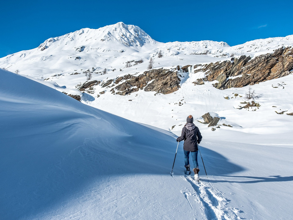 Schneeschuhlaufen auf dem Simplonpass im Wallis