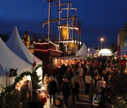 Kölner Hafen-Weihnachtsmarkt am Schokoladenmuseum