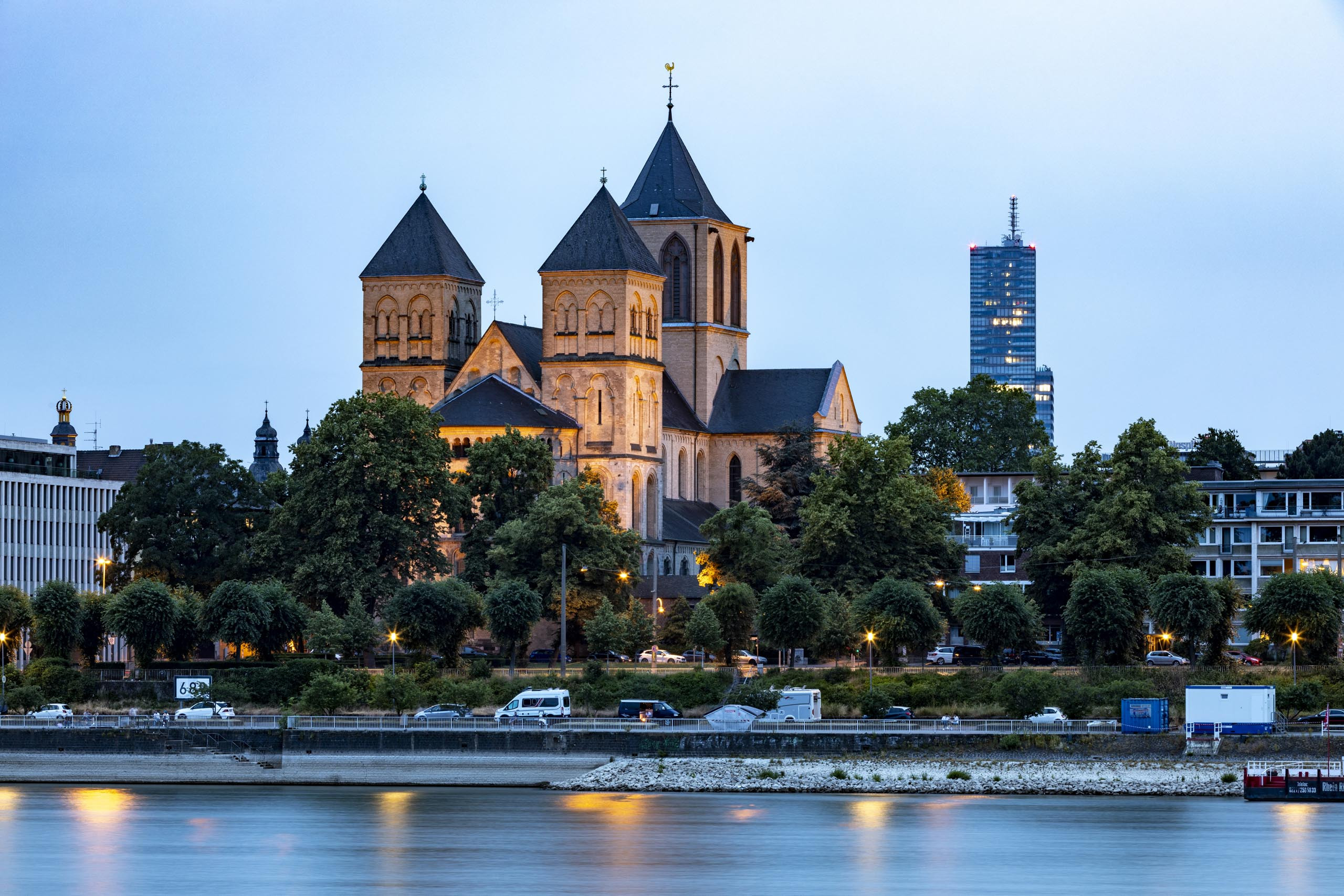 St. Kunibert und Kunibertuspütz Kirche mit berühmter Legende