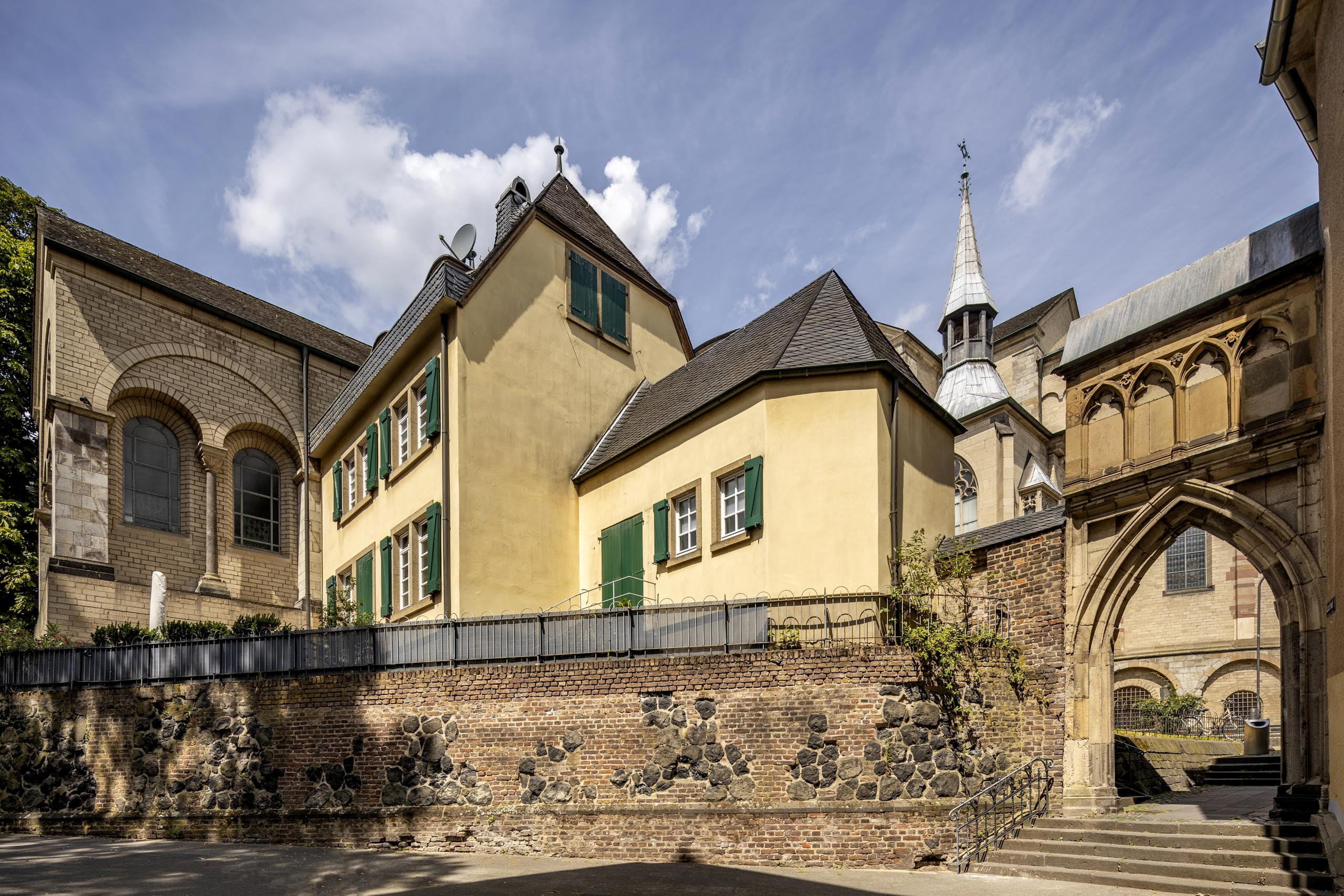 St. Maria im Kapitol Cologne: Romanesque church with Treasures