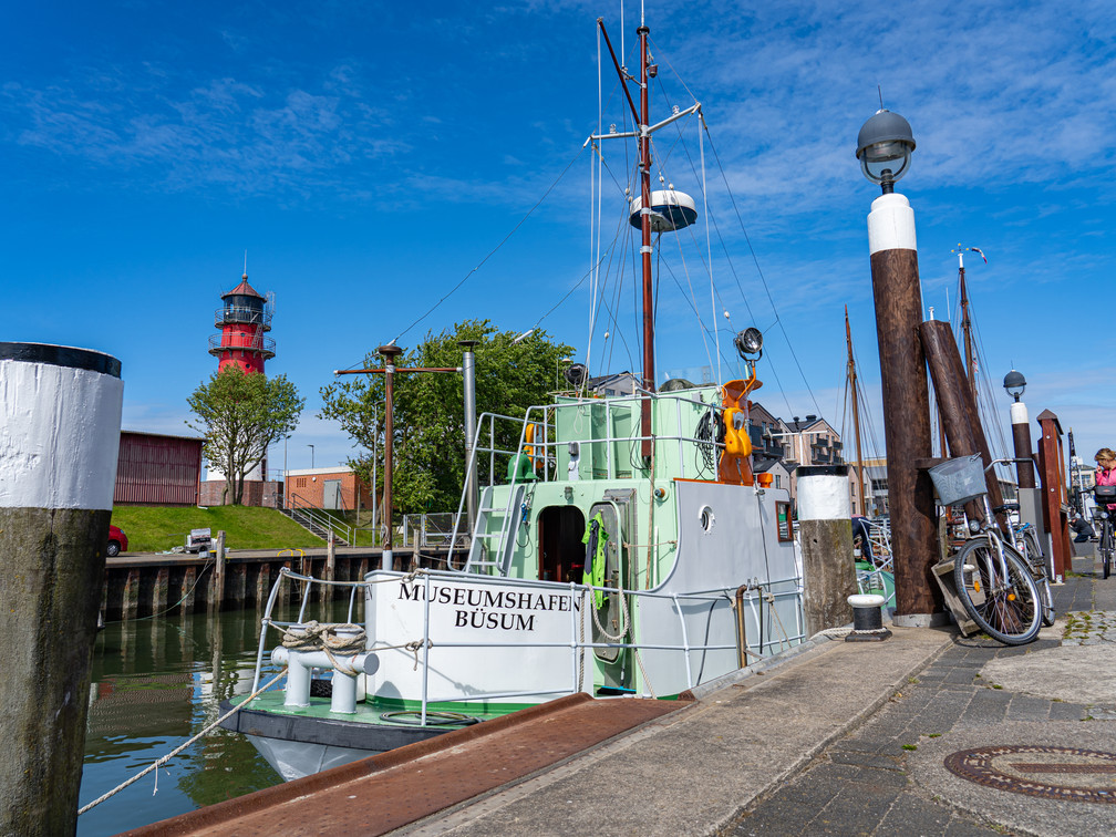 Historische Schiffe im Museumshafen Büsum