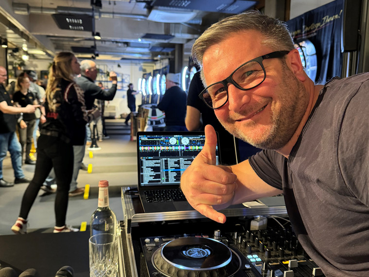 Dj Mr Rip DJ Mr Easy - Over 25 years of experience for your event | locations.cologne
