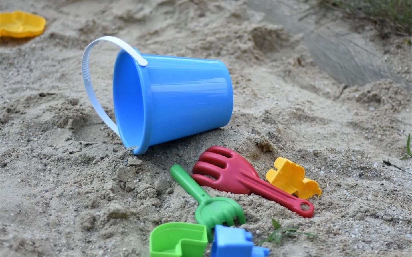 Spielplatz Sandspielzeug (c) Pixabay