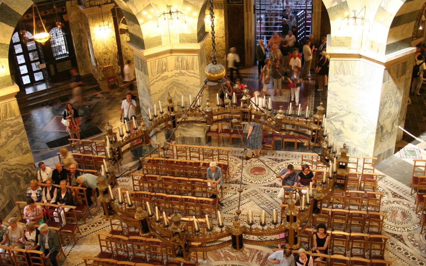 2014-07-aachener-dom-von-innen-2