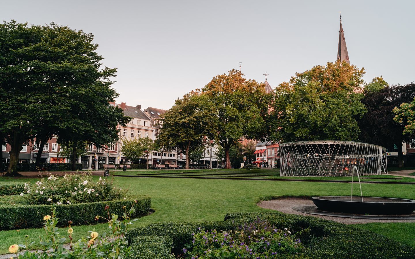 Elisengarten Aachen mit Archäologischer Vitrine