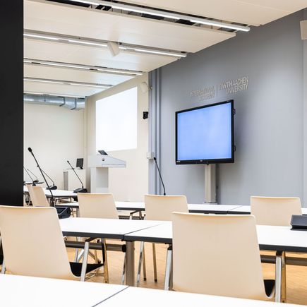 Raum Orange seitliche Ansicht