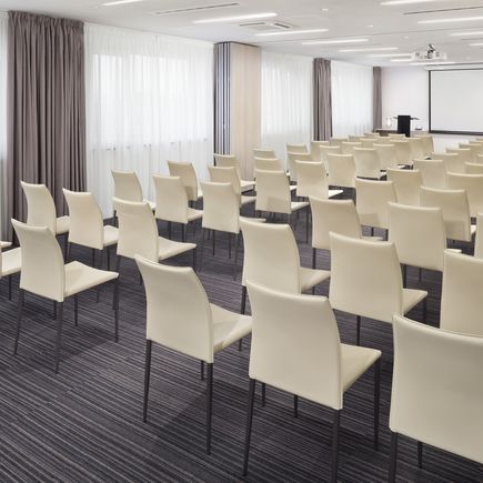 404InnsideAachen-MR Upper East West SIde-Theatre SetUp.jpg