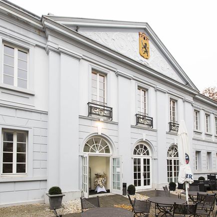 kerres altes rathaus Außenansicht seite.jpg