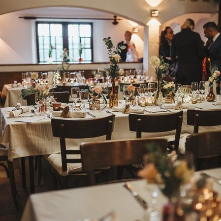 Kerres La Seigneurie Saal Tische
