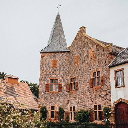 Kerres Burg Bubenheim Außenansicht Turm.JPG