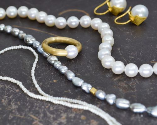 Goldschmiede Albat_Perlenschmuck.jpg