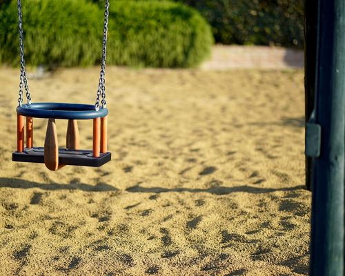 Spielplatz Schaukel (c) Pixabay