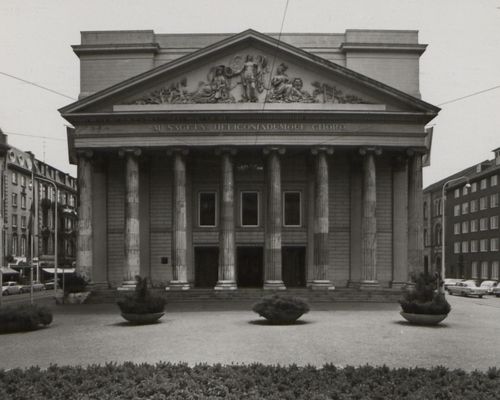 200 Jahre Theater Aachen_Außenansicht nach Wiederaufbau nach 1951(c) Stadtarchiv Aachen.jpg