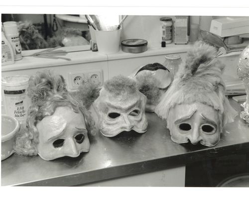 200 Jahre Theater Aachen_Masken zu der Oper - Neues vom Tage (c) Stadt Aachen.jpg