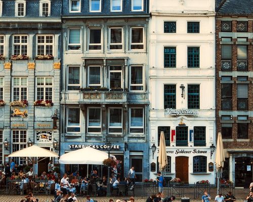 Markt und Goldener Schwan (c) Pixabay