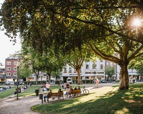 Elisengarten Aachen mit Sonne
