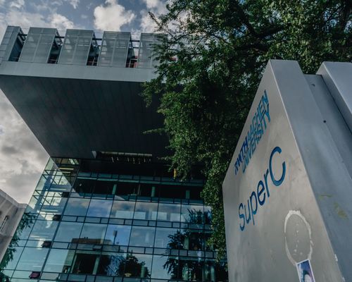 Super C Aken met schild