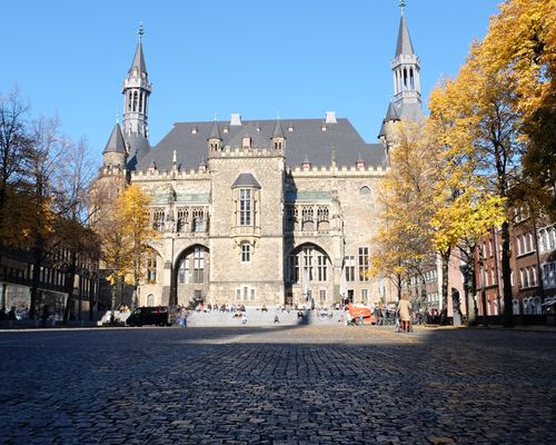 Katschhof im Herbst