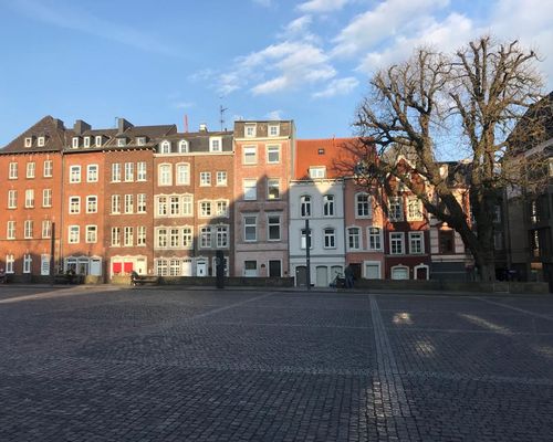 Häuserfront am Katschhof