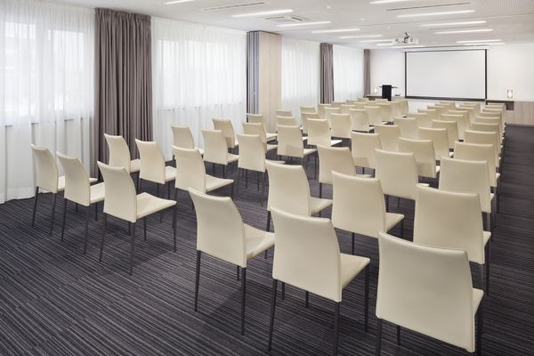 404InnsideAachen-MR Upper East West SIde-Theatre SetUp.jpg