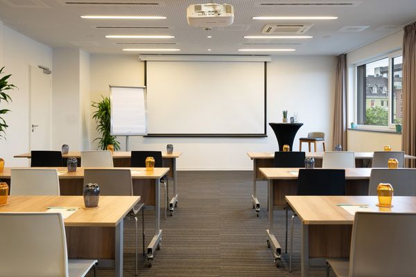 406jInnsideAachen-Upper East Parlamentarisch.jpg